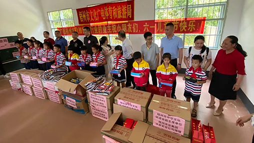 愛心回饋 筑夢教育 | 百裕集團以行動助力公益，點亮童真夢想！