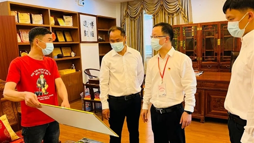 惠安縣委常委、組織部部長洪亞清蒞臨百裕集團(tuán)研發(fā)中心調(diào)研指導(dǎo)工作